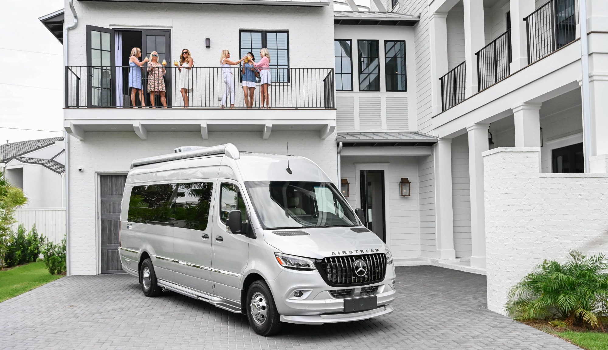 Airstream Touring Coach 24GL Tommy Bahama Decor 