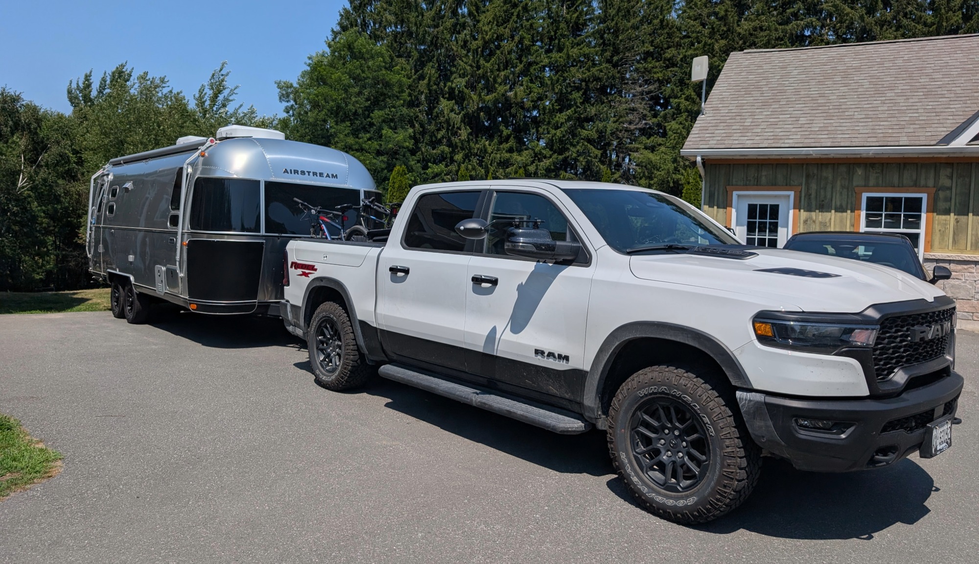 John and Dani's Midnight Flamingo in tow