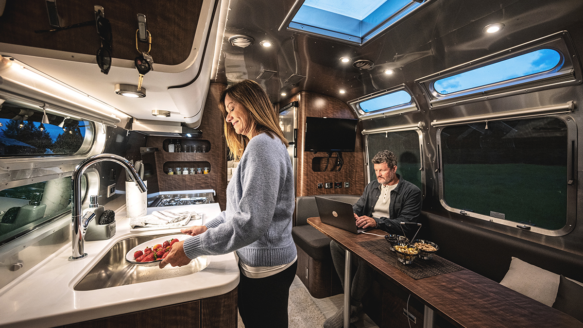 AIR2611-YEP-FromUsToYou-WebAssets-Globetrotter-Card2