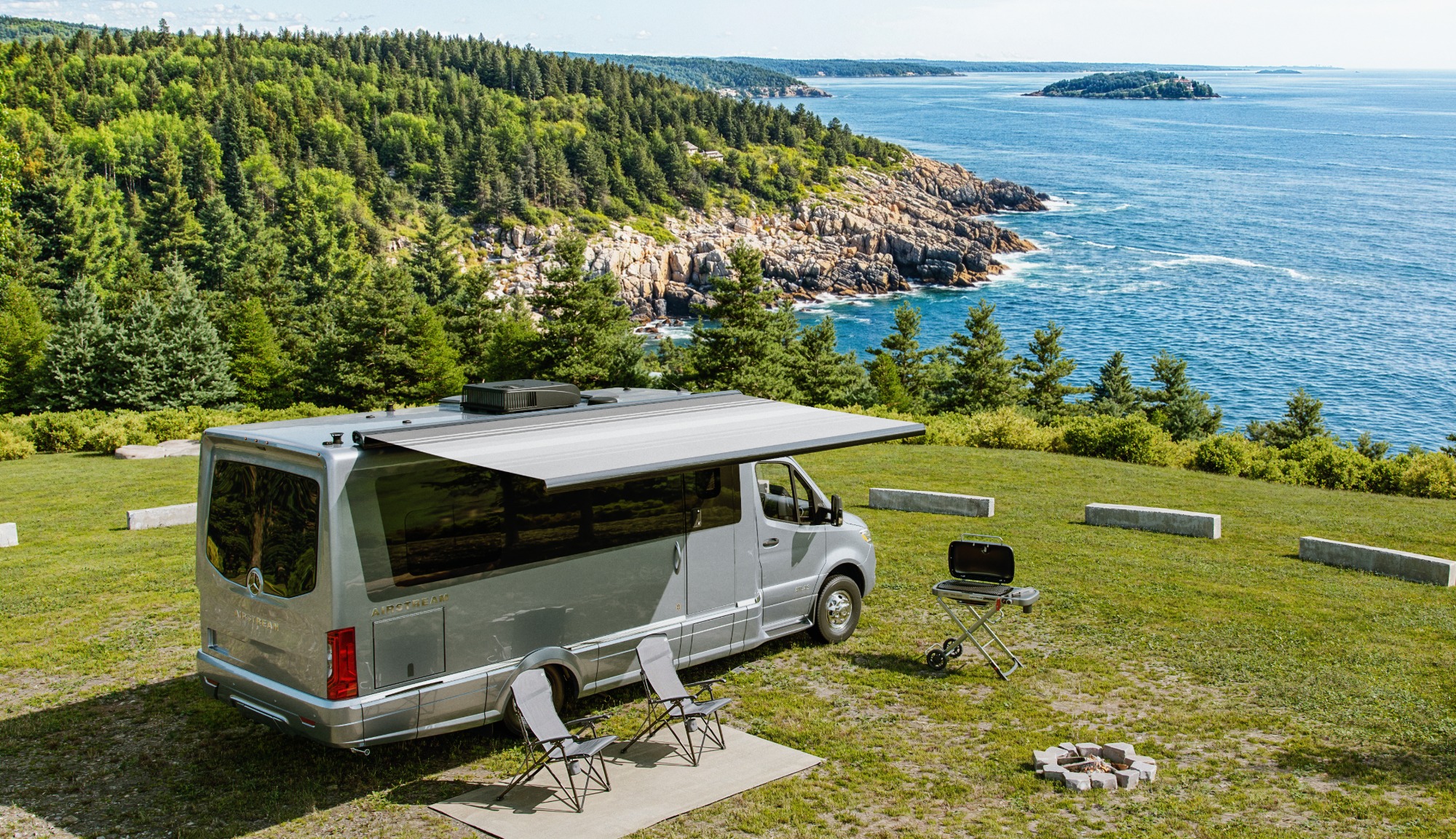 Atlas 25RT in Hightech Silver boondocking on the coast with awning extended