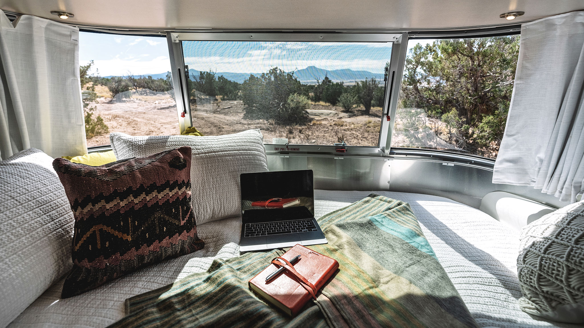 airstream-caravel-travel-trailer-banner-image