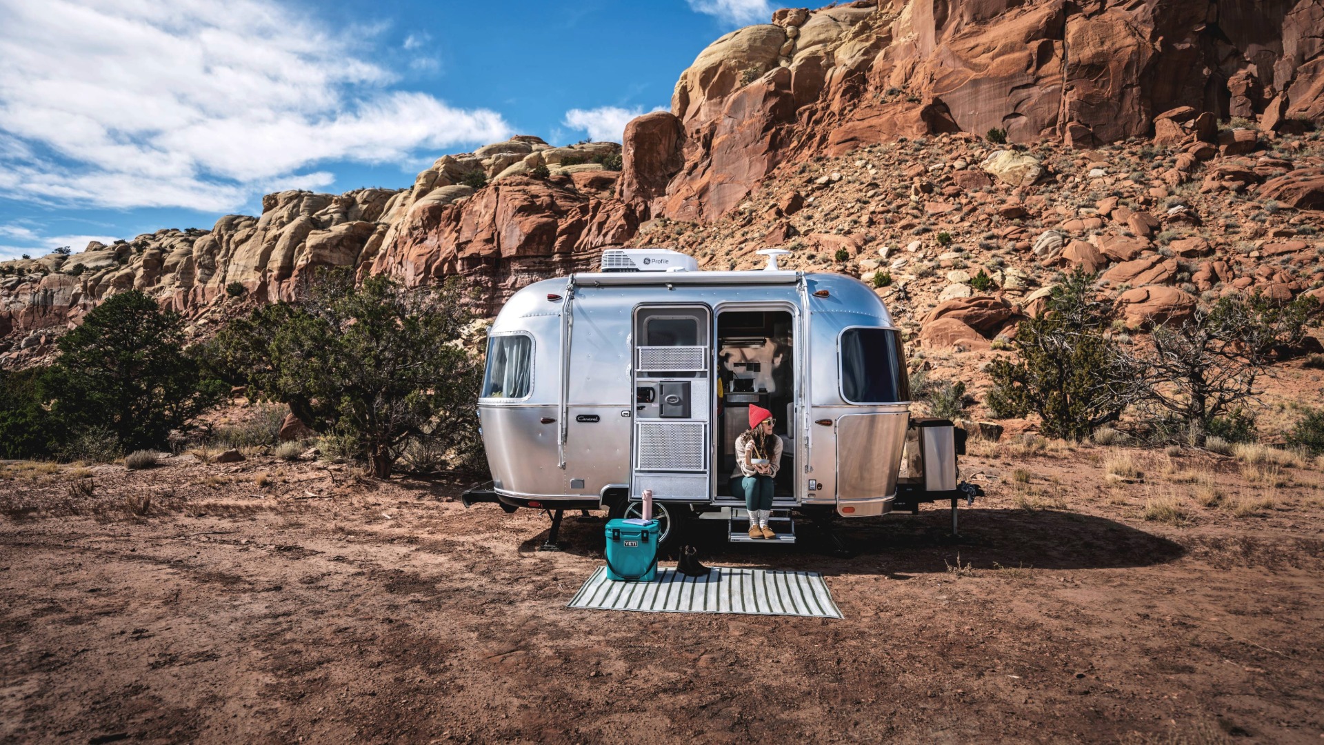 Airstream Caravel Boondocking in the mountains